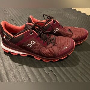 On Running Women’s Cloudsurfer Running Shoe in dark red/orange. Womens 9. EUC
